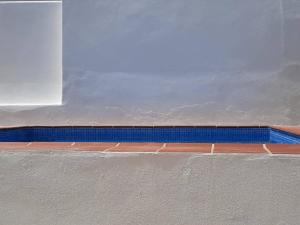 a room with blue tile on the side of a wall at A Casa da avó Custodinha in Bias do Norte