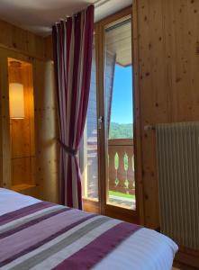 Postel nebo postele na pokoji v ubytování LE CLOS DES SOURCES Hôtel & Spa