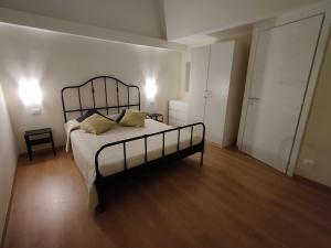 เตียงในห้องที่ Villa Letizia