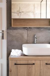 Imagine din galeria proprietății NIMA 2, modern-style apartment in the heart of Rethimno! în Rethymnon