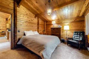 Ein Bett oder Betten in einem Zimmer der Unterkunft Franconia Cabin Retreat