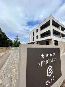 Certifikát, hodnocení, plakát nebo jiný dokument vystavený v ubytování Apartmani CUBE L