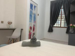 صورة لـ Queen Room Semi Attached Bathroom Bukit Mertajam Alma Impian في بوكيت ميرتاجام