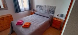 Posteľ alebo postele v izbe v ubytovaní Apartamento en Denia