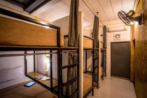 Palanda nebo palandy na pokoji v ubytování Loft Hostel Koh Tao