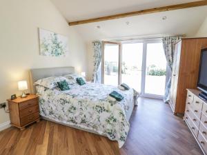 a bedroom with a bed and a television at Fairfield in Ludlow