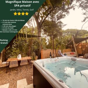 un artículo de revista sobre un jacuzzi en un patio trasero en Maison dans les Arbres, SPA, Tennis, Parking, en Nimes