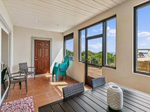 Rõdu või terrass majutusasutuses Spacious Oceanfront Home Close to TPC and St Augustine - Immediate Availability