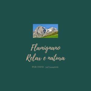 ein Bild eines Berges auf blauem Grund in der Unterkunft Flamignano relax e natura in Tossicia