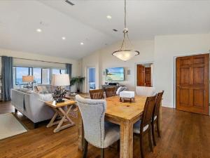 Foto sihtkohas Ponte Vedra Beach asuva majutusasutuse Spacious Oceanfront Home Close to TPC and St Augustine - Immediate Availability galeriist