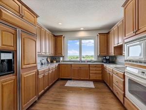Köök või kööginurk majutusasutuses Spacious Oceanfront Home Close to TPC and St Augustine - Immediate Availability