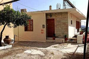 Το κτήριο όπου στεγάζεται  το διαμέρισμα