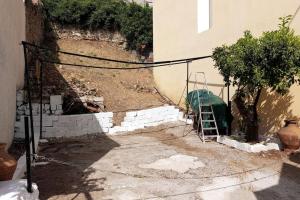 Φωτογραφία από το άλμπουμ του Μπαλκόνι του Αιγαίου father's house in Kimi στην Κύμη