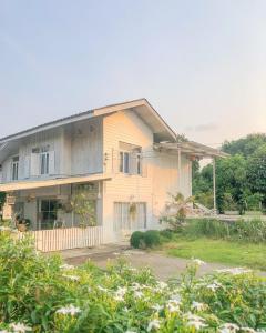 a house that is sitting in a yard at One Chan Farmstay in Chanthaburi