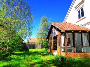 Ogród w obiekcie Mazurskie Klimaty - niezależny, ogrodzony dom