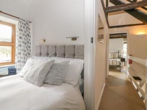 Gallery image of Oak Cottage in Plymouth