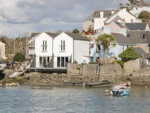 Gallery image of Oak Cottage in Plymouth