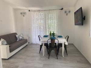 a living room with a table and a couch at La casa sull’acqua in Olbia