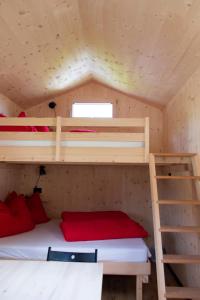 Ένα ή περισσότερα κρεβάτια σε δωμάτιο στο Camping Muglin