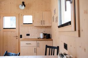 Η κουζίνα ή μικρή κουζίνα στο Camping Muglin