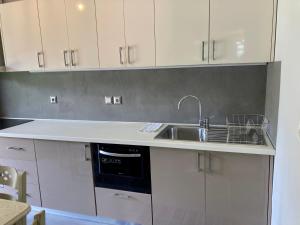 Kuchyňa alebo kuchynka v ubytovaní See Breeze Apartments - n.2