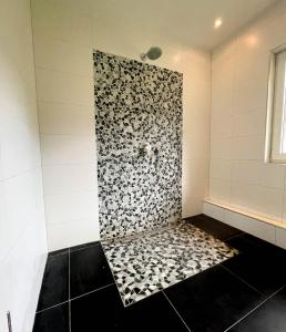 Ein Badezimmer in der Unterkunft Finca Berlin nähe Olympiastadion