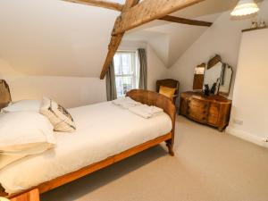 En eller flere senge i et værelse på Cross View Cottage