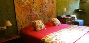 A bed or beds in a room at Masia El Canalot - Molí Del Pont