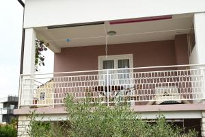 Edificio en el que se encuentra el hostal o pensión