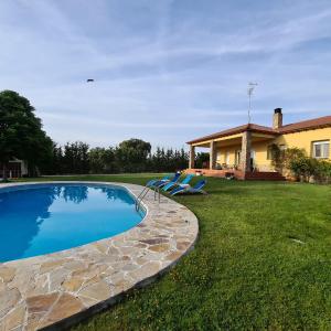 a yard with a swimming pool and a house at Casa Prana in Ávila
