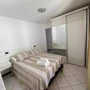 a bedroom with a large bed with towels on it at Villa Domenico in Salvador