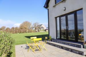 Um jardim no exterior de Sunset View Lodge