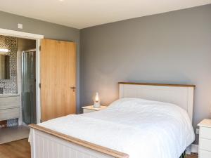 Uma cama ou camas num quarto em Sunset View Lodge