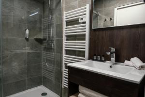 Kúpeľňa v ubytovaní Cottages de France CDG + 37 fotografií