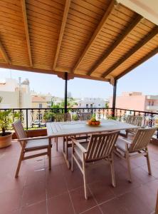A balcony or terrace at Rastoni Chania - Guests Apartment