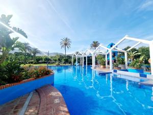 Bazén v ubytování Precioso apartamento con piscinas y vistas al mar. nebo v jeho okolí