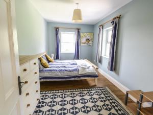 Un pat sau paturi într-o cameră la Drumlaney