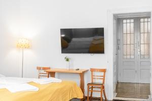 Postel nebo postele na pokoji v ubytování Vivid King Bed Apt - 12 minutes from City Center