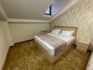 Ένα ή περισσότερα κρεβάτια σε δωμάτιο στο Anga Yerevan Hotel