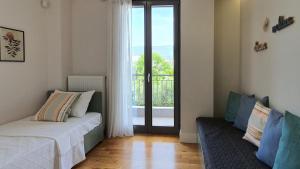 Posteľ alebo postele v izbe v ubytovaní Malamas Apartment