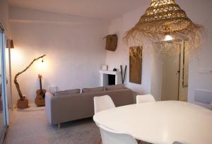 a living room with a couch and a table at Exclusivo cortijo con piscina privada in Almería