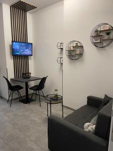 Televízia a/alebo spoločenská miestnosť v ubytovaní Apartman Mala