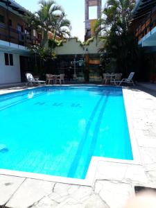 a swimming pool in a hotel with blue water at Hotel Viru Viru 1 in Santa Cruz de la Sierra