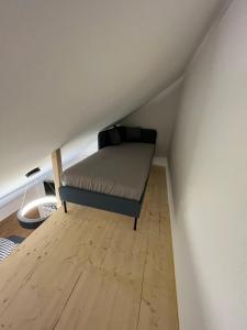 Postel nebo postele na pokoji v ubytování Traumhafte neue Dachterrassenwohnung am Soyener See + 35 fotografií