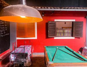 a ping pong table in front of a red wall at Home Center in Belo Horizonte