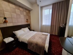 Ένα ή περισσότερα κρεβάτια σε δωμάτιο στο Anga Yerevan Hotel