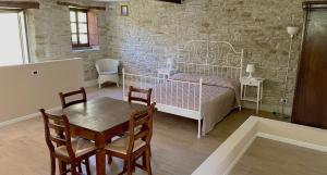 A bed or beds in a room at Agriturismo Il Noce d'Oro