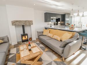 a living room with a couch and a fireplace at Bramblewood Cottage in Middleton in Teesdale