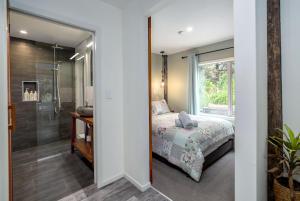 Giường trong phòng chung tại The Glade