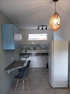 Η κουζίνα ή μικρή κουζίνα στο Guest House Ilha do Mel